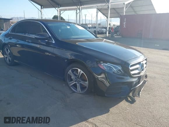 ✅ 2018 Mercedes-Benz E 300 • VIN: WDDZF4KBXJA394085 • Lot: 43230151. Wystawiony na IAAI z przebiegiem 56 800 mil. Bezpłatny archiwum sprzedaży aukcyjnych z USA i szczegółowy raport historii pojazdu na DreamBid. Zdjęcie 1.