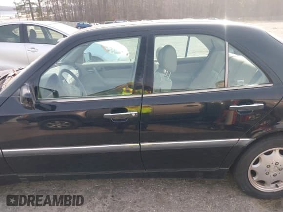 ✅ 1998 Mercedes-Benz C 230/260/280/320 • VIN: WDBHA23G9WA639273 • Lot: 41721769. Wystawiony na IAAI z przebiegiem 149 142 mil. Bezpłatny archiwum sprzedaży aukcyjnych z USA i szczegółowy raport historii pojazdu na DreamBid. Zdjęcie 14.