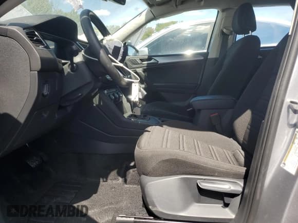 ✅ 2024 Volkswagen Tiguan S • VIN: 3VVRB7AX0RM231210 • Лот: 69077045. Опубликован ранее на Copart с пробегом 6 802 миль. Бесплатный доступ к архиву аукционных продаж из США и подробный отчёт об истории автомобиля на DreamBid. Изображение 7.