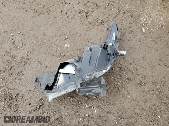 ✅ 2017 Toyota Highlander Hybrid LE • VIN: 5TDBGRFHXHS027902 • Лот: 78424313. Опубликован ранее на Copart с пробегом 325 701 миль. Бесплатный доступ к архиву аукционных продаж из США и подробный отчёт об истории автомобиля на DreamBid. Изображение 13.