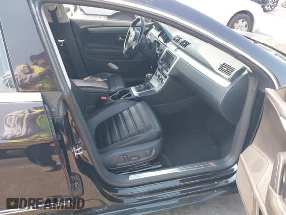 ✅ 2013 Volkswagen CC R-Line • VIN: WVWBP7ANXDE527320 • Lot: 42919160. Listed on IAAI with 121,128 mi. Free auction sales archive from the USA and detailed vehicle history report at DreamBid. Image 5.