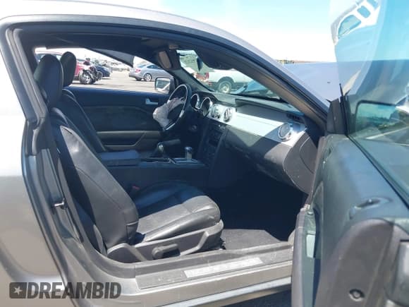 ✅ 2009 Ford Mustang • VIN: 1ZVHT80N595136609 • Lot: 42932121. Listed on IAAI with 159,045 mi. Free auction sales archive from the USA and detailed vehicle history report at DreamBid. Image 5.