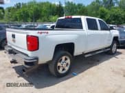 ✅ 2017 Chevrolet Silverado 2500HD LT • VIN: 1GC1KVEYXHF219437 • Lot: 42540161. Wystawiony na IAAI z przebiegiem 195 591 mil. Bezpłatny archiwum sprzedaży aukcyjnych z USA i szczegółowy raport historii pojazdu na DreamBid. Zdjęcie 4.
