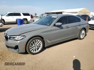 ✅ 2022 BMW 5 Series 530i xDrive • VIN: WBA13BJ07NWX57176 • Лот: 69416995. Опубликован ранее на Copart с пробегом 18 010 миль. Бесплатный доступ к архиву аукционных продаж из США и подробный отчёт об истории автомобиля на DreamBid. Изображение 1.