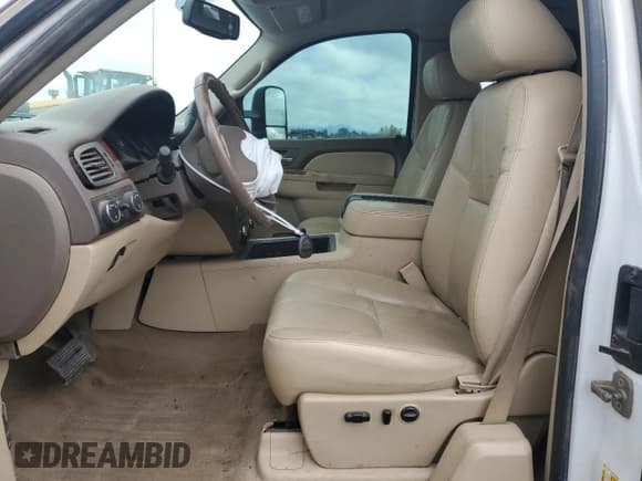 ✅ 2013 Chevrolet Silverado 2500HD LTZ • VIN: 1GC2KYC83DZ288696 • Lot: 72953984. Wystawiony na Copart z przebiegiem 199 870 mil. Bezpłatny archiwum sprzedaży aukcyjnych z USA i szczegółowy raport historii pojazdu na DreamBid. Zdjęcie 7.