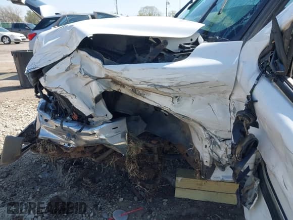 ✅ 2001 Chevrolet Silverado 2500HD LS • VIN: 1GCHK23U31F202241 • Lot: 41978203. Wystawiony na IAAI z przebiegiem 200 912 mil. Bezpłatny archiwum sprzedaży aukcyjnych z USA i szczegółowy raport historii pojazdu na DreamBid. Zdjęcie 6.