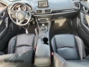 ✅ 2014 Mazda 3 i Grand Touring • VIN: JM1BM1W79E1110828 • Лот: 82636135. Опубликован ранее на Copart с пробегом 130 882 миль. Бесплатный доступ к архиву аукционных продаж из США и подробный отчёт об истории автомобиля на DreamBid. Изображение 8.