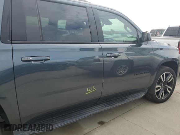 ✅ 2020 Chevrolet Suburban LT • VIN: 1GNSCHKC5LR262027 • Lot: 73973774. Wystawiony na Copart z przebiegiem Nie podano. Bezpłatny archiwum sprzedaży aukcyjnych z USA i szczegółowy raport historii pojazdu na DreamBid. Zdjęcie 13.