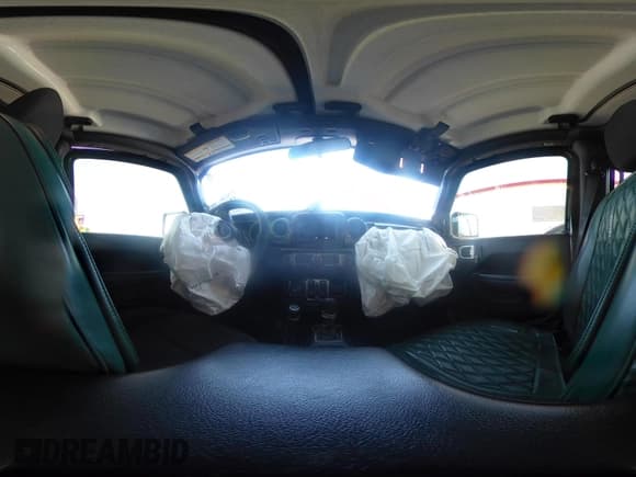 ✅ 2023 Jeep Wrangler Willys • VIN: 1C4HJXDG7PW646627 • Lot: 42469601. Wystawiony na IAAI z przebiegiem 50 178 mil. Bezpłatny archiwum sprzedaży aukcyjnych z USA i szczegółowy raport historii pojazdu na DreamBid. Zdjęcie 19.