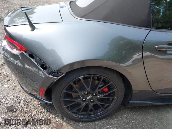 ✅ 2023 Mazda MX-5 Miata Club • VIN: JM1NDAC77P0552453 • Lot: 42383800. Wystawiony na IAAI z przebiegiem 13 646 mil. Bezpłatny archiwum sprzedaży aukcyjnych z USA i szczegółowy raport historii pojazdu na DreamBid. Zdjęcie 20.