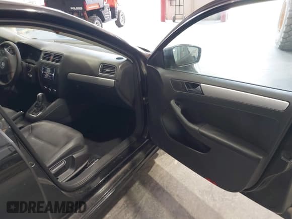 ✅ 2011 Volkswagen Jetta TDI • VIN: 3VWLL7AJ5BM128218 • Lot: 42250334. Listed on IAAI with 184,169 mi. Free auction sales archive from the USA and detailed vehicle history report at DreamBid. Image 5.