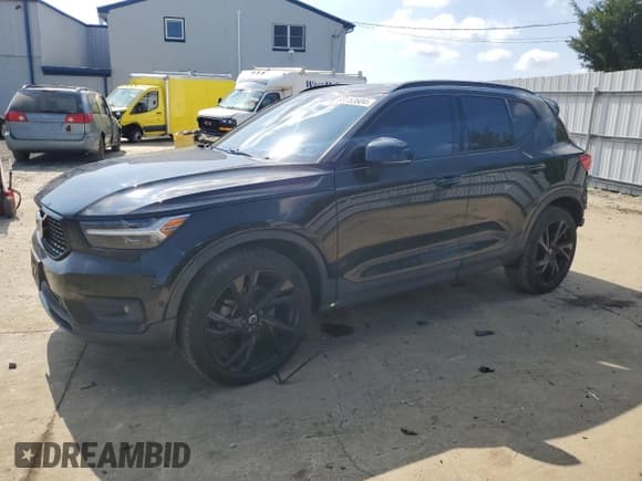 ✅ 2019 Volvo XC40 R-Design • VIN: YV4AC2HM5K2045504 • Lot: 69153604. Listed on Copart with 70,413 mi. Free auction sales archive from the USA and detailed vehicle history report at DreamBid. Image 1.