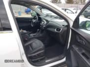 ✅ 2018 Chevrolet Equinox Premier • VIN: 2GNAXWEXXJ6254288 • Lot: 43604155. Wystawiony na IAAI z przebiegiem 93 769 mil. Bezpłatny archiwum sprzedaży aukcyjnych z USA i szczegółowy raport historii pojazdu na DreamBid. Zdjęcie 5.