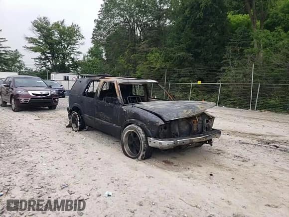 ✅ 2001 Chevrolet Blazer LT • VIN: 1GNDT13WX1K259946 • Lot: 60922105. Wystawiony na Copart z przebiegiem Nie podano. Bezpłatny archiwum sprzedaży aukcyjnych z USA i szczegółowy raport historii pojazdu na DreamBid. Zdjęcie 13.