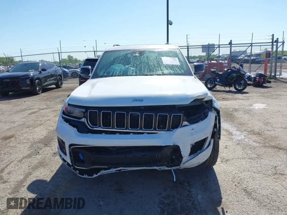 ✅ 2023 Jeep Grand Cherokee Overland • VIN: 1C4RJYD67P8791530 • Lot: 42284763. Listed on IAAI with 21,017 mi. Free auction sales archive from the USA and detailed vehicle history report at DreamBid. Image 12.