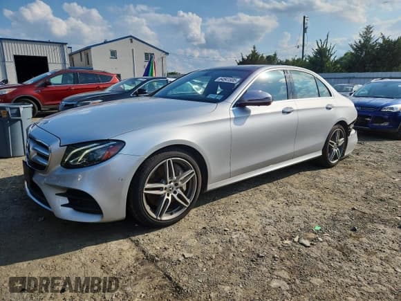 ✅ 2019 Mercedes-Benz E 450 • VIN: WDDZF6JB2KA492610 • Lot: 64541535. Wystawiony na Copart z przebiegiem 77 915 mil. Bezpłatny archiwum sprzedaży aukcyjnych z USA i szczegółowy raport historii pojazdu na DreamBid. Zdjęcie 1.
