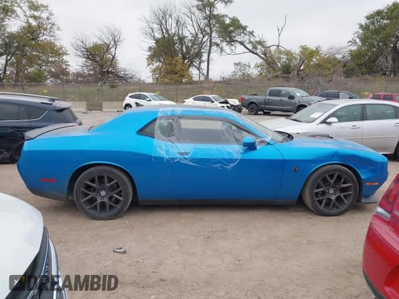 ✅ 2016 Dodge Challenger R/T Scat Pack • VIN: 2C3CDZFJ9GH245122 • Lot: 43495026. Wystawiony na IAAI z przebiegiem 35 460 mil. Bezpłatny archiwum sprzedaży aukcyjnych z USA i szczegółowy raport historii pojazdu na DreamBid. Zdjęcie 13.
