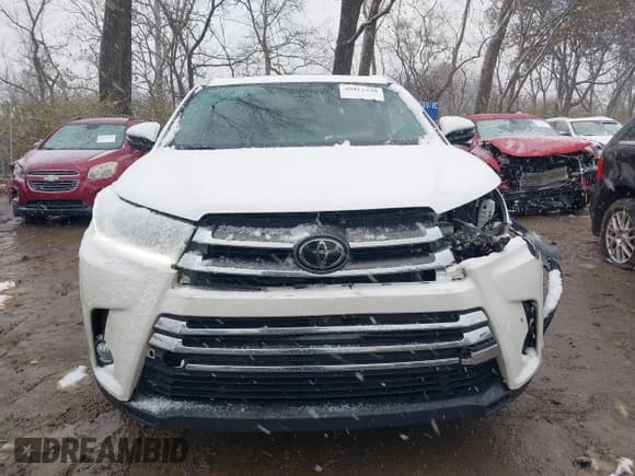 ✅ 2018 Toyota Highlander Limited • VIN: 5TDDZRFH6JS851503 • Lot: 40911739. Wystawiony na IAAI z przebiegiem 147 982 mil. Bezpłatny archiwum sprzedaży aukcyjnych z USA i szczegółowy raport historii pojazdu na DreamBid. Zdjęcie 12.