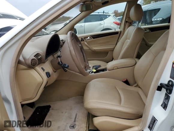 ✅ 2004 Mercedes-Benz C 320 • VIN: WDBRF84J04F545768 • Lot: 90225585. Wystawiony na Copart z przebiegiem 73 470 mil. Bezpłatny archiwum sprzedaży aukcyjnych z USA i szczegółowy raport historii pojazdu na DreamBid. Zdjęcie 7.