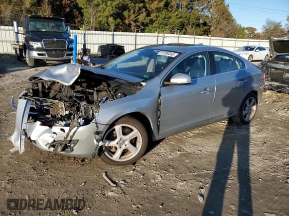 ✅ 2013 Volvo S60 T5 • VIN: YV1612FH3D2233438 • Lot: 91396345. Wystawiony na Copart z przebiegiem 69 247 mil. Bezpłatny archiwum sprzedaży aukcyjnych z USA i szczegółowy raport historii pojazdu na DreamBid. Zdjęcie 1.