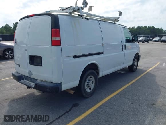 ✅ 2012 Chevrolet Express Cargo • VIN: 1GCWGFCAXC1194967 • Lot: 43006497. Wystawiony na IAAI z przebiegiem 211 039 mil. Bezpłatny archiwum sprzedaży aukcyjnych z USA i szczegółowy raport historii pojazdu na DreamBid. Zdjęcie 4.