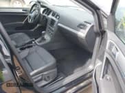 ✅ 2016 Volkswagen Golf TSI SE • VIN: 3VW217AU8GM029461 • Lot: 41897716. Wystawiony na IAAI z przebiegiem 92 794 mil. Bezpłatny archiwum sprzedaży aukcyjnych z USA i szczegółowy raport historii pojazdu na DreamBid. Zdjęcie 5.