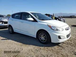✅ 2017 Hyundai Accent SE • VIN: KMHCT5AE5HU300581 • Lot: 91116975. Wystawiony na Copart z przebiegiem 134 881 mil. Bezpłatny archiwum sprzedaży aukcyjnych z USA i szczegółowy raport historii pojazdu na DreamBid. Zdjęcie 4.