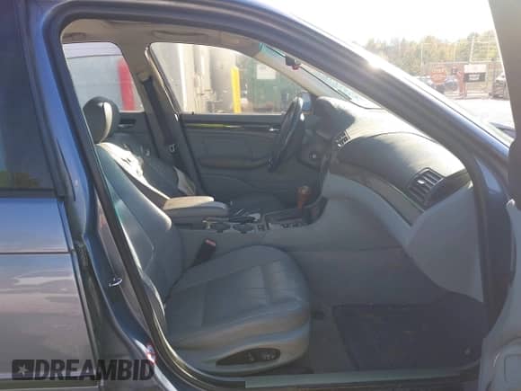 2001 BMW 3 Series 325i с VIN WBAAV33471EE78894, выставлен на аукционе IAAI как лот 43402573 с пробегом 251 017 миль миль и . История ставок и продаж доступна на DreamBid. Изображение 5.