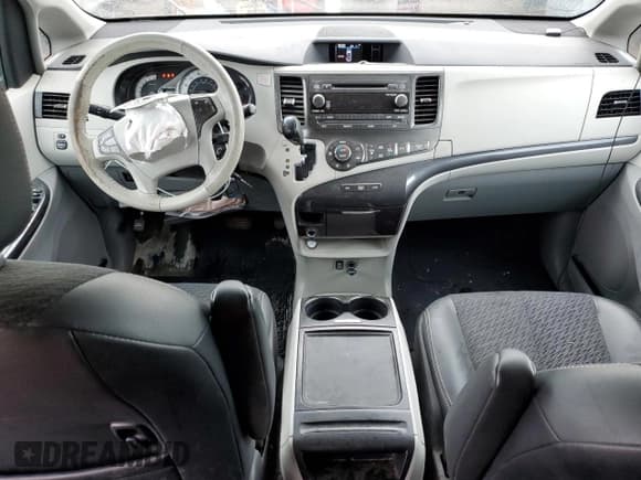 ✅ 2014 Toyota Sienna SE • VIN: 5TDXK3DC0ES410591 • Lot: 54971755. Listed on Copart with 170,419 mi. Free auction sales archive from the USA and detailed vehicle history report at DreamBid. Image 8.