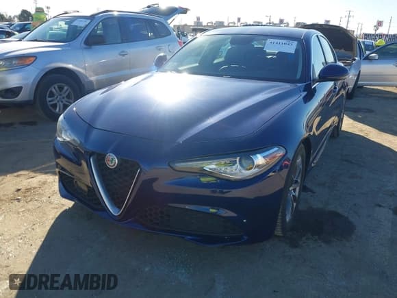 ✅ 2018 Alfa Romeo Giulia • VIN: ZARFAEBN1J7592164 • Лот: 41411043. Опубликован ранее на IAAI с пробегом 26 943 миль. Бесплатный доступ к архиву аукционных продаж из США и подробный отчёт об истории автомобиля на DreamBid. Изображение 2.