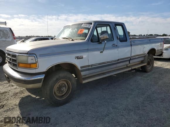 ✅ 1995 Ford F-250 • VIN: 1FTHX26G1SKA19582 • Лот: 58085215. Опубликован ранее на Copart с пробегом 129 582 миль. Бесплатный доступ к архиву аукционных продаж из США и подробный отчёт об истории автомобиля на DreamBid. Изображение 1.
