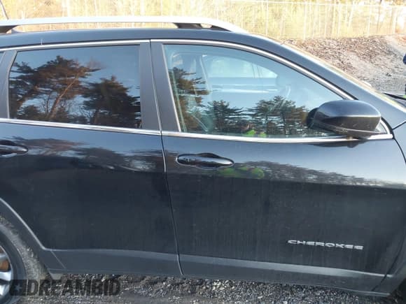 ✅ 2017 Jeep Cherokee Limited • VIN: 1C4PJMDS5HD224478 • Lot: 41217585. Wystawiony na IAAI z przebiegiem 71 786 mil. Bezpłatny archiwum sprzedaży aukcyjnych z USA i szczegółowy raport historii pojazdu na DreamBid. Zdjęcie 13.