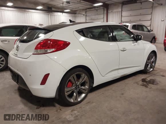 ✅ 2013 Hyundai Veloster w/Black Int • VIN: KMHTC6AD1DU109361 • Lot: 41101157. Wystawiony na IAAI z przebiegiem 119 386 mil. Bezpłatny archiwum sprzedaży aukcyjnych z USA i szczegółowy raport historii pojazdu na DreamBid. Zdjęcie 4.