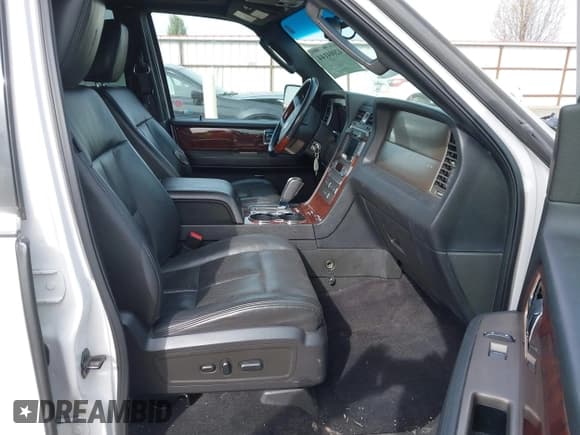 ✅ 2011 Lincoln Navigator • VIN: 5LMJJ2J54BEJ02942 • Lot: 42004144. Listed on IAAI with 133,783 mi. Free auction sales archive from the USA and detailed vehicle history report at DreamBid. Image 5.