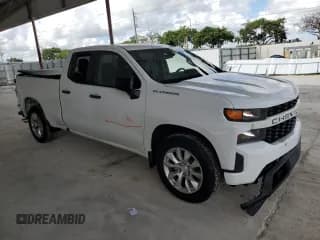 ✅ 2021 Chevrolet Silverado 1500 Custom • VIN: 1GCRWBEH6MZ115879 • Lot: 74552314. Wystawiony na Copart z przebiegiem Nie podano. Bezpłatny archiwum sprzedaży aukcyjnych z USA i szczegółowy raport historii pojazdu na DreamBid. Zdjęcie 4.