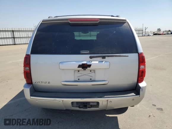 2013 Chevrolet Tahoe LTZ z VIN 1GNSKCE02DR373305, wystawiony jako Copart lot #80902065 z przebiegiem 268 880 mil mil oraz Szkoda całkowita • Salvage title. Historia ofert i sprzedaży dostępna na DreamBid. Obrazek 6.