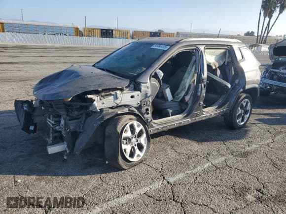 ✅ 2019 Jeep Compass Limited • VIN: 3C4NJDCB0KT621056 • Lot: 84984195. Wystawiony na Copart z przebiegiem Nie podano. Bezpłatny archiwum sprzedaży aukcyjnych z USA i szczegółowy raport historii pojazdu na DreamBid. Zdjęcie 1.