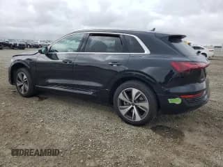✅ 2024 Audi Q8 e-tron Premium Plus • VIN: WA15AAGE3RB008258 • Лот: 78146344. Опубликован ранее на Copart с пробегом 12 264 миль. Бесплатный доступ к архиву аукционных продаж из США и подробный отчёт об истории автомобиля на DreamBid. Изображение 2.