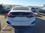 ✅ 2018 Honda Clarity • VIN: JHMZC5F15JC008802 • Lot: 43899839. Wystawiony na IAAI z przebiegiem 95 233 mil. Bezpłatny archiwum sprzedaży aukcyjnych z USA i szczegółowy raport historii pojazdu na DreamBid. Zdjęcie 17.
