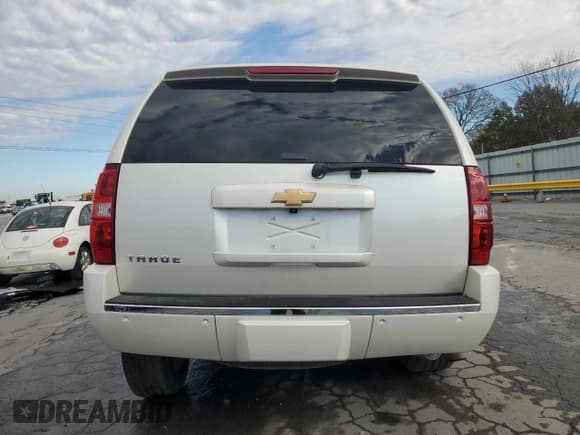 ✅ 2013 Chevrolet Tahoe LTZ • VIN: 1GNSCCE0XDR215856 • Lot: 89640045. Wystawiony na Copart z przebiegiem 201 694 mil. Bezpłatny archiwum sprzedaży aukcyjnych z USA i szczegółowy raport historii pojazdu na DreamBid. Zdjęcie 6.