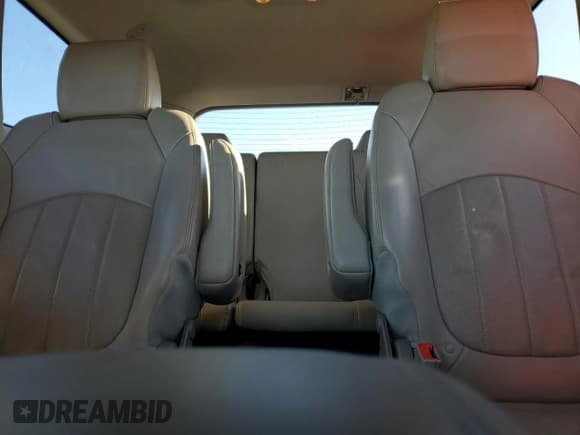 ✅ 2015 Buick Enclave Premium • VIN: 5GAKVCKD2FJ158243 • Lot: 81391535. Wystawiony na Copart z przebiegiem 190 763 mil. Bezpłatny archiwum sprzedaży aukcyjnych z USA i szczegółowy raport historii pojazdu na DreamBid. Zdjęcie 10.