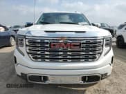 ✅ 2025 GMC Sierra 1500 Denali • VIN: 1GTUUGEL9SZ145702 • Лот: 48544805. Опубликован ранее на Copart с пробегом 242 миль. Бесплатный доступ к архиву аукционных продаж из США и подробный отчёт об истории автомобиля на DreamBid. Изображение 5.