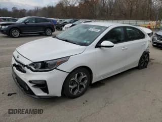 ✅ 2021 Kia Forte LXS • VIN: 3KPF24AD0ME300602 • Lot: 82745945. Wystawiony na Copart z przebiegiem 51 137 mil. Bezpłatny archiwum sprzedaży aukcyjnych z USA i szczegółowy raport historii pojazdu na DreamBid. Zdjęcie 1.