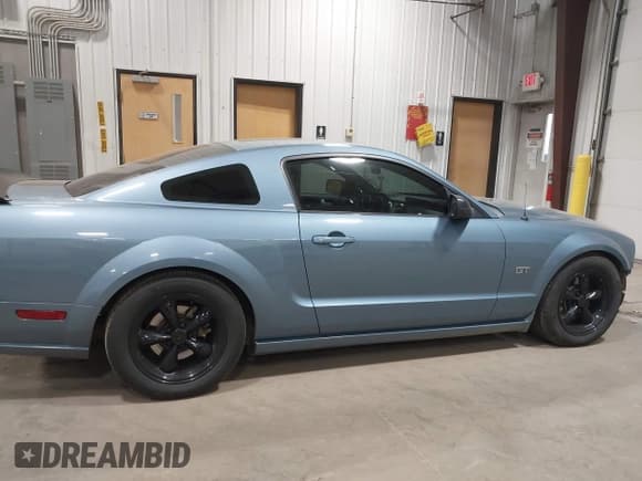 ✅ 2006 Ford Mustang GT Deluxe • VIN: 1ZVFT82H565117729 • Lot: 43598803. Listed on IAAI with 102,685 mi. Free auction sales archive from the USA and detailed vehicle history report at DreamBid. Image 13.