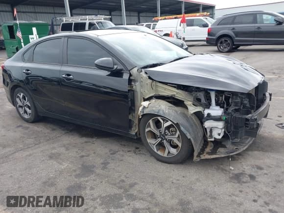 ✅ 2021 Kia Forte LXS • VIN: 3KPF24AD7ME345522 • Lot: 43405856. Wystawiony na IAAI z przebiegiem 132 740 mil. Bezpłatny archiwum sprzedaży aukcyjnych z USA i szczegółowy raport historii pojazdu na DreamBid. Zdjęcie 1.