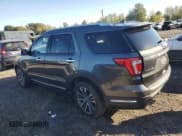 ✅ 2018 Ford Explorer Platinum • VIN: 1FM5K8HT5JGC20137 • Lot: 87180275. Wystawiony na Copart z przebiegiem 95 191 mil. Bezpłatny archiwum sprzedaży aukcyjnych z USA i szczegółowy raport historii pojazdu na DreamBid. Zdjęcie 2.