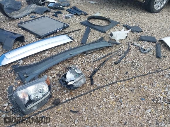 ✅ 2018 Toyota Tundra SR5 • VIN: 5TFDW5F12JX735228 • Лот: 43255268. Опубликован ранее на IAAI с пробегом 47 638 миль. Бесплатный доступ к архиву аукционных продаж из США и подробный отчёт об истории автомобиля на DreamBid. Изображение 18.