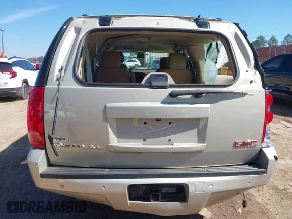 ✅ 2012 GMC Yukon XL SLT • VIN: 1GKS1KE01CR104625 • Lot: 41591681. Listed on IAAI with 170,469 mi. Free auction sales archive from the USA and detailed vehicle history report at DreamBid. Image 17.
