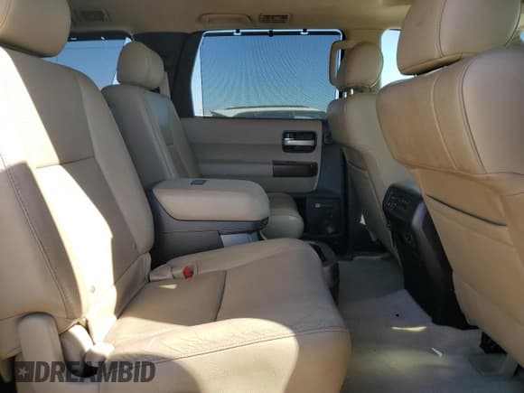 ✅ 2011 Toyota Sequoia Platinum • VIN: 5TDYY5G11BS031975 • Lot: 76718494. Wystawiony na Copart z przebiegiem 175 451 mil. Bezpłatny archiwum sprzedaży aukcyjnych z USA i szczegółowy raport historii pojazdu na DreamBid. Zdjęcie 11.