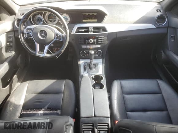 ✅ 2013 Mercedes-Benz C 250 Sport • VIN: WDDGF4HB7DA757042 • Lot: 54987555. Wystawiony na Copart z przebiegiem 122 968 mil. Bezpłatny archiwum sprzedaży aukcyjnych z USA i szczegółowy raport historii pojazdu na DreamBid. Zdjęcie 8.